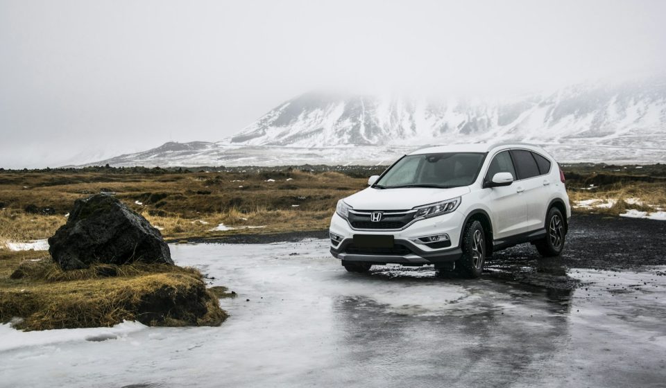 Sewa Fortuner Solo dengan driver protokoler untuk dinas pejabat dan acara penting